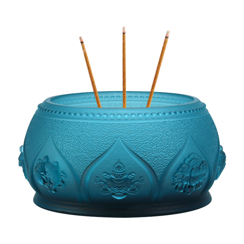 Kuninkaallinen Sininen Kahdeksan suotuisaa symbolia buddhalaisen alttarin kristallilasia