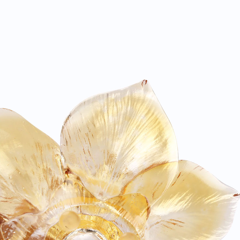 Terälehden muotoinen lasikynttilänjalka