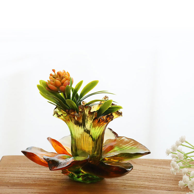 Terälehden muotoinen lasikynttilänjalka