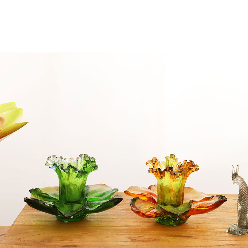 Terälehden muotoinen lasikynttilänjalka