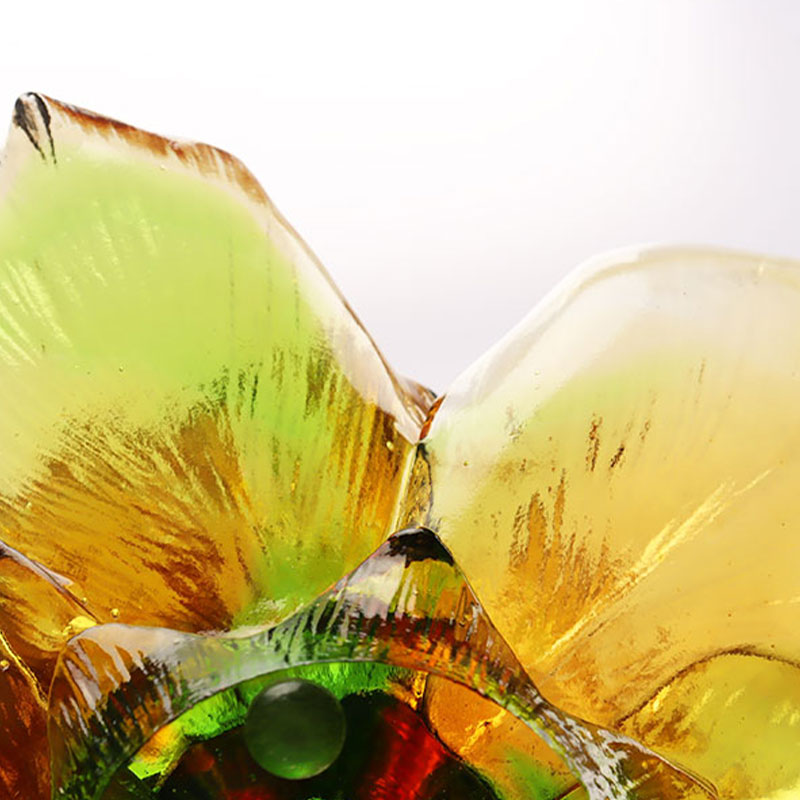 Terälehden muotoinen lasikynttilänjalka