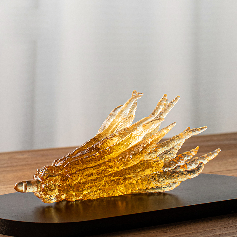 Käsin muotoiltu kullanvärinen lasinen suitsukepidike