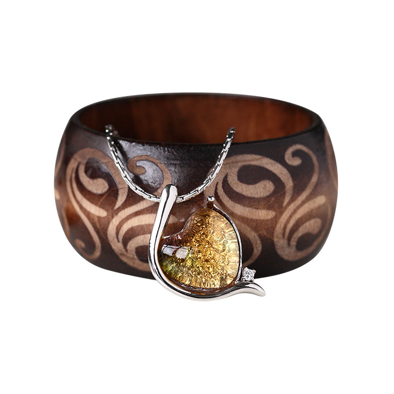 Tyylikäs hopeanvärinen rannekoru lasiriipuksella