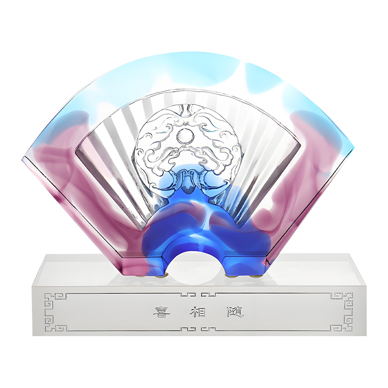 Kiinalaisia viuhkamaisia lasitettuja koristeita