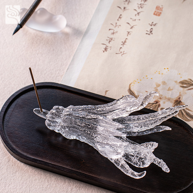 Käsin muotoiltu kullanvärinen lasinen suitsukepidike