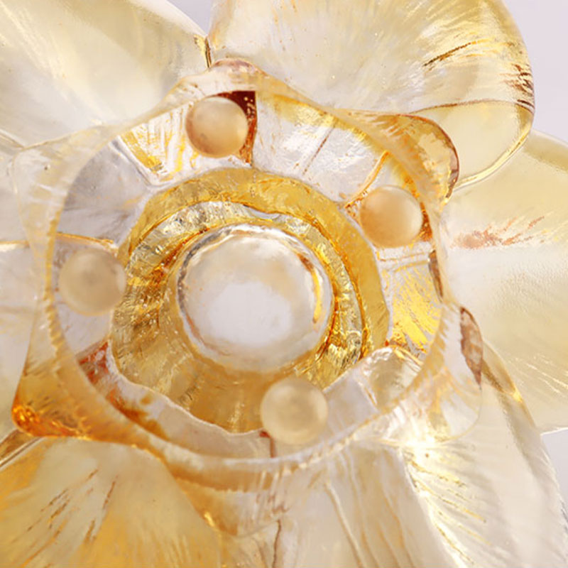 Terälehden muotoinen lasikynttilänjalka