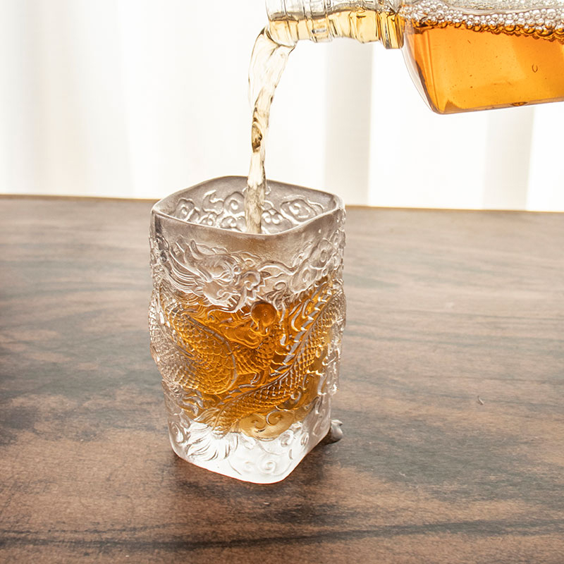 Antiikki Dragon relief lasinen viinikuppi teekuppi