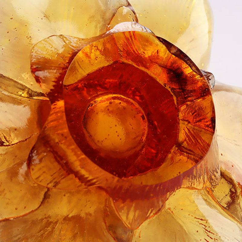 Terälehden muotoinen lasikynttilänjalka