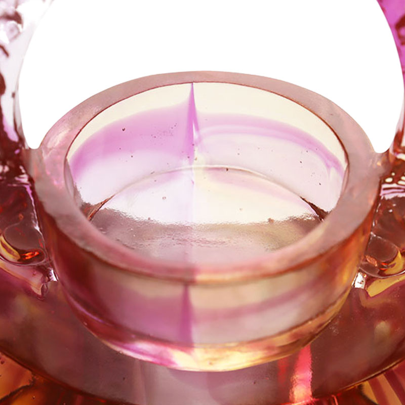 Purppuranvärinen lasitettu kynttilänjalka