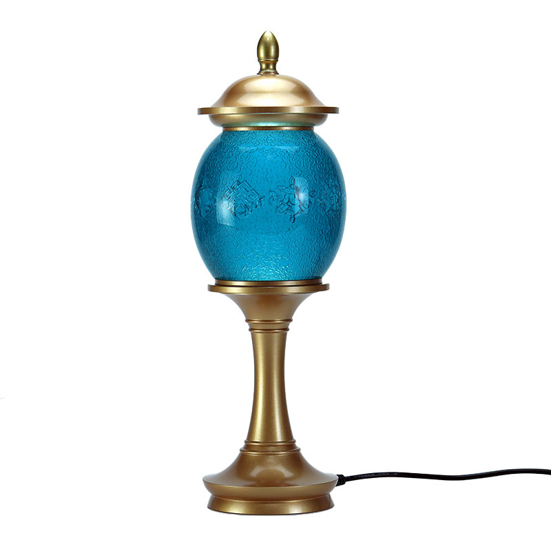 Kuninkaallinen Sininen Kahdeksan suotuisaa symbolia buddhalaisen alttarin kristallilasia