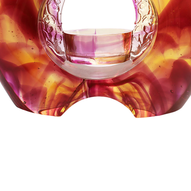 Purppuranvärinen lasitettu kynttilänjalka