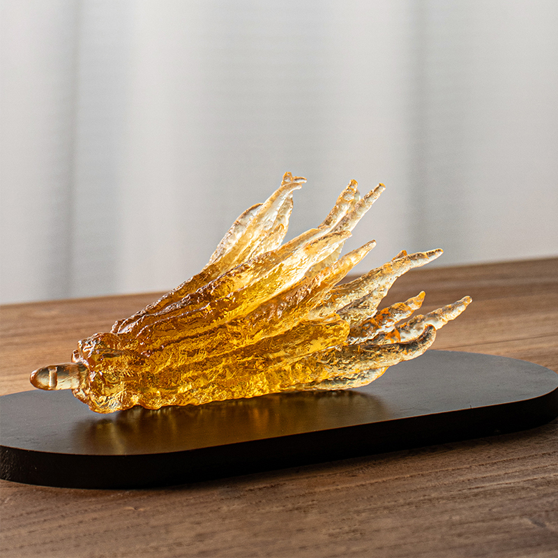 Käsin muotoiltu kullanvärinen lasinen suitsukepidike