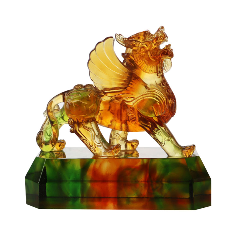 Kristallinkirkasvärisiä lasitepetokoristeita