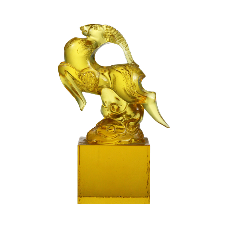 Kultainen läpinäkyvä lampaan muotoinen lasikristallitiiviste