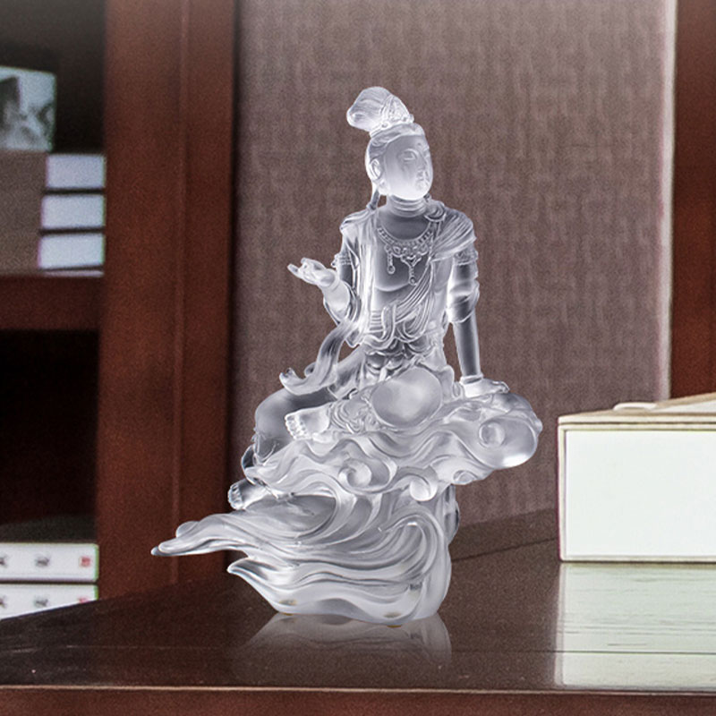 Avalokiteśvara Bodhisattva läpinäkyvä lasiveistos