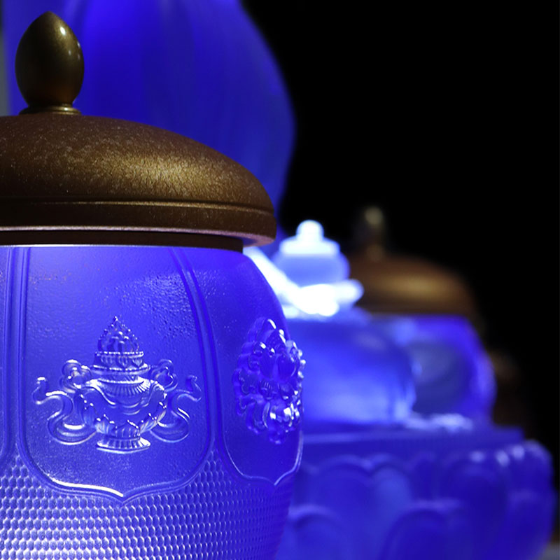 Kahdeksan aarretta Lotus-sarjan buddhalaisen alttarin kristallilasitarjoussetti