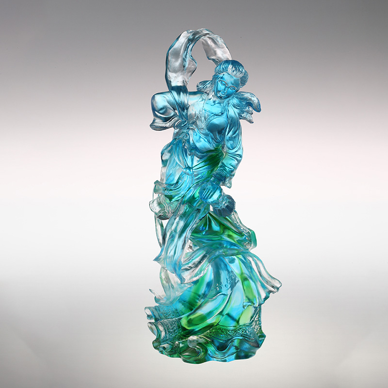 Pilvi-taivas hibiscus-lasifiguurikoristeet