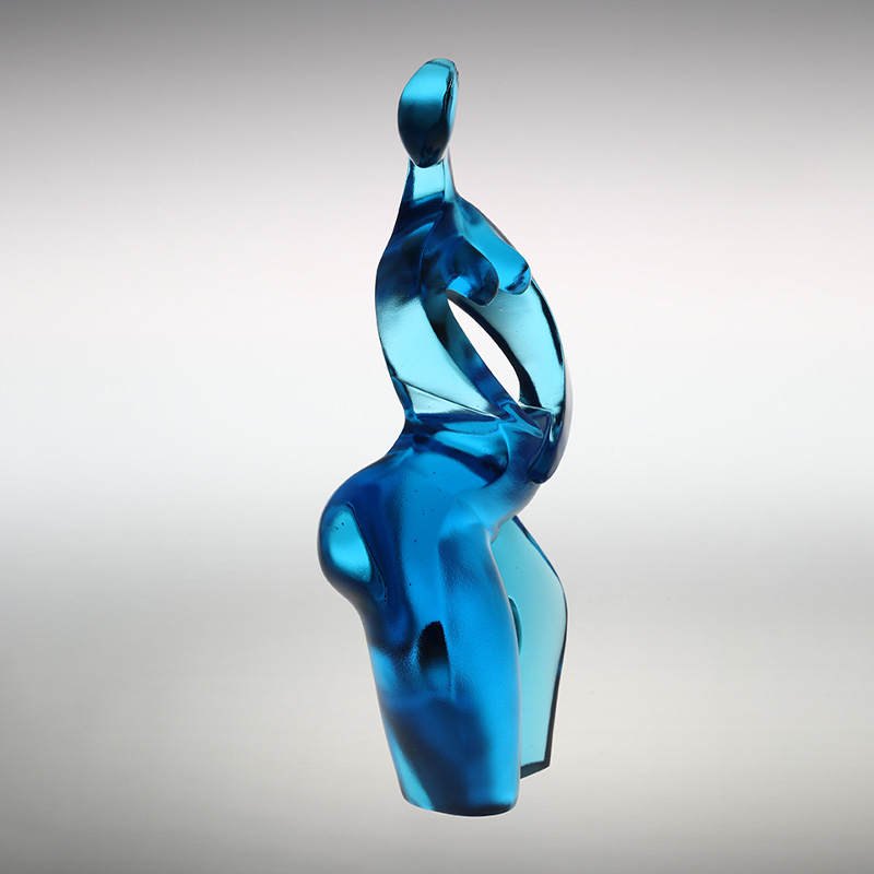 Puhdassinisiä Artemis-taidehahmoja