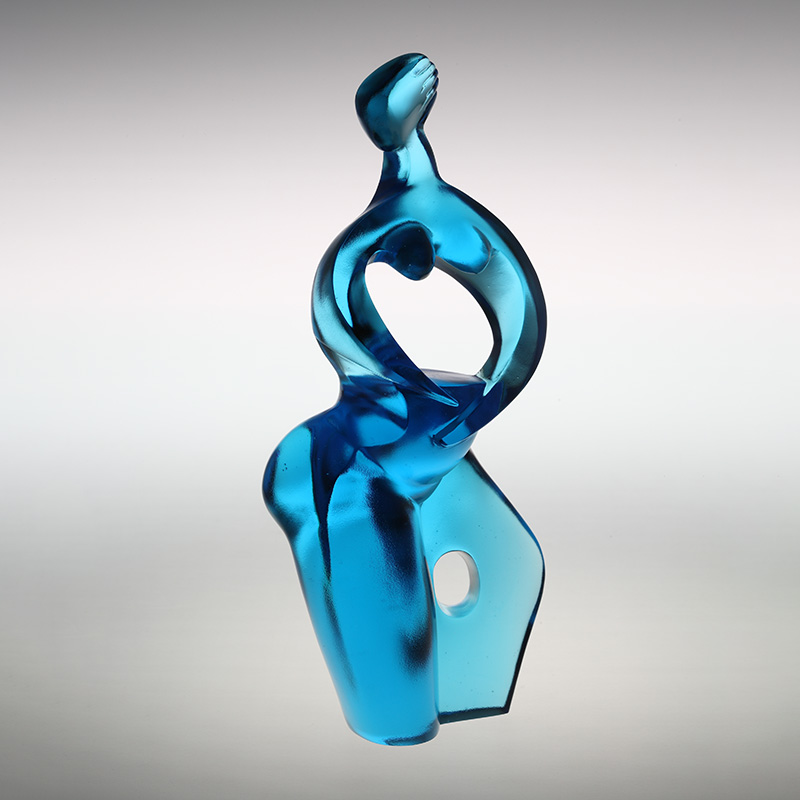 Puhdassinisiä Artemis-taidehahmoja