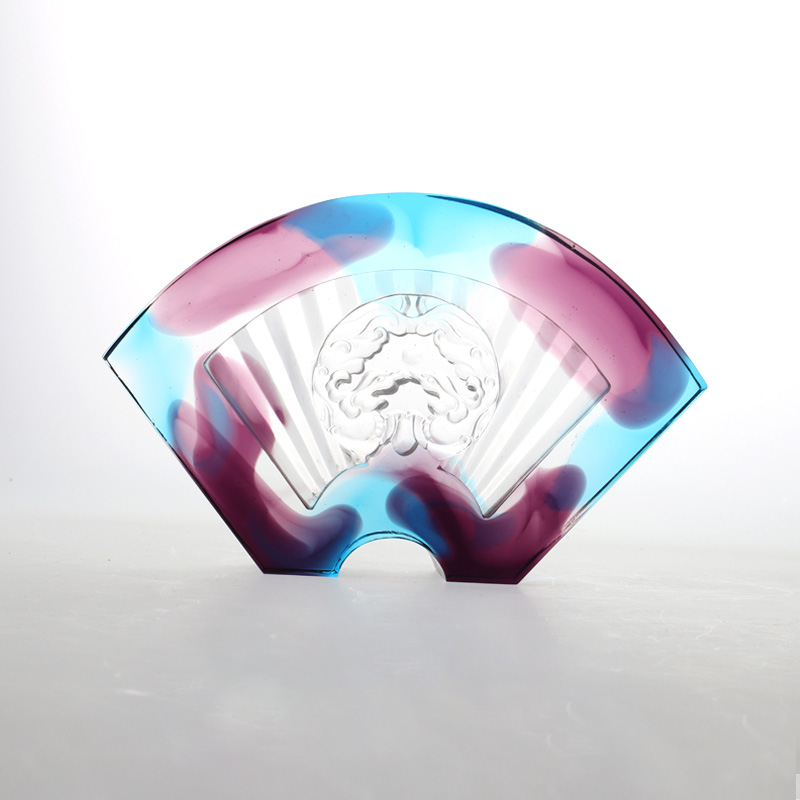 Kiinalaisia viuhkamaisia lasitettuja koristeita