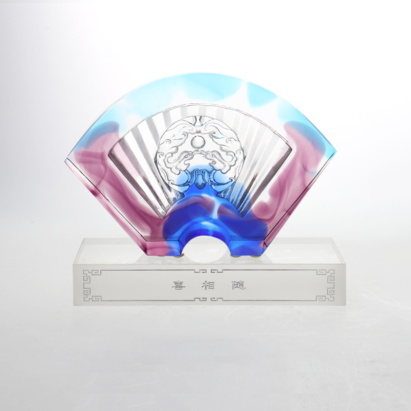 Kiinalaisia viuhkamaisia lasitettuja koristeita